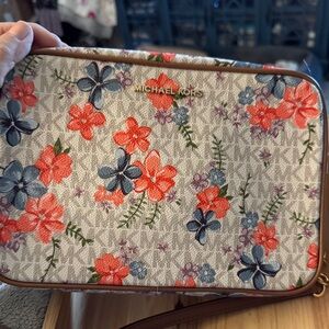 Flash Sale⚡️⚡️💕Michael Kors Floral Crossbody Bag